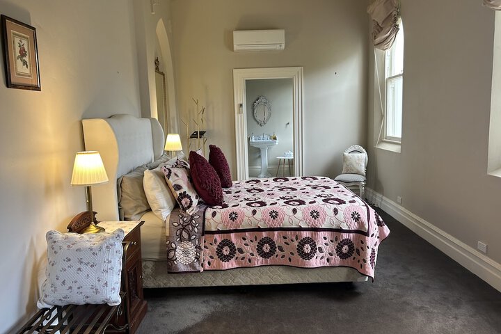 Room 27 of 84