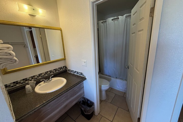 Room 25 of 41