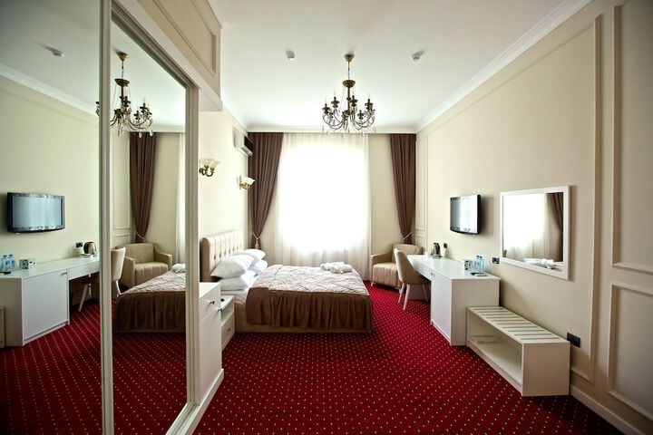 Room 10 of 24