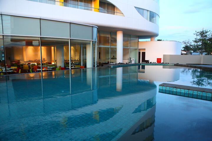 Pool Hotel