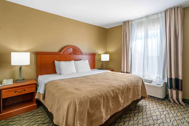 1 King Bed (7 of 12)