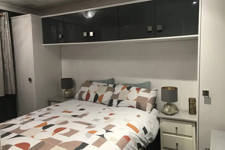 Room 5 of 11