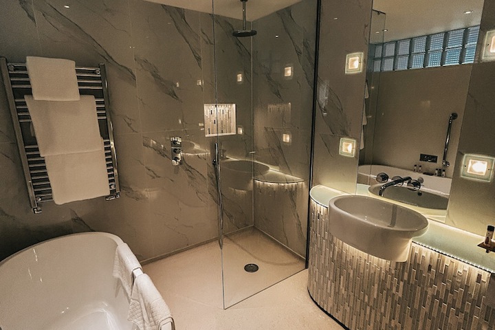 Room 48 of 73