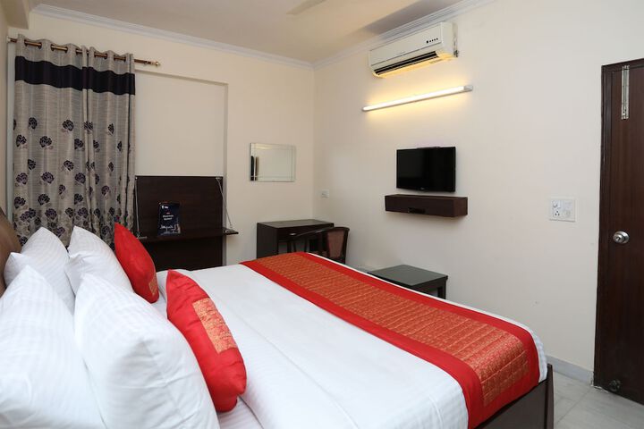 Room 9 of 20