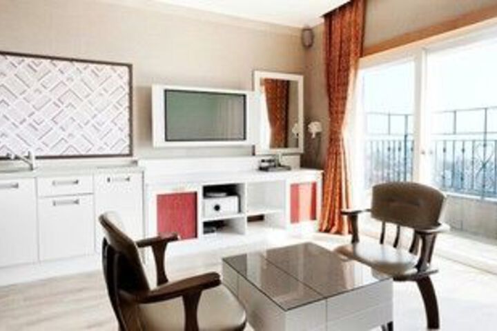 Room 11 of 25