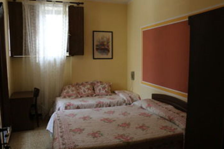 Room 27 of 62