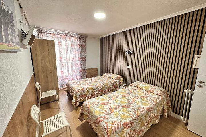 Room 3 of 43