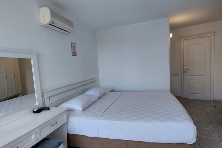 Room 8 of 50
