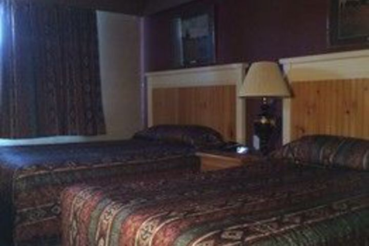 Room 4 of 7