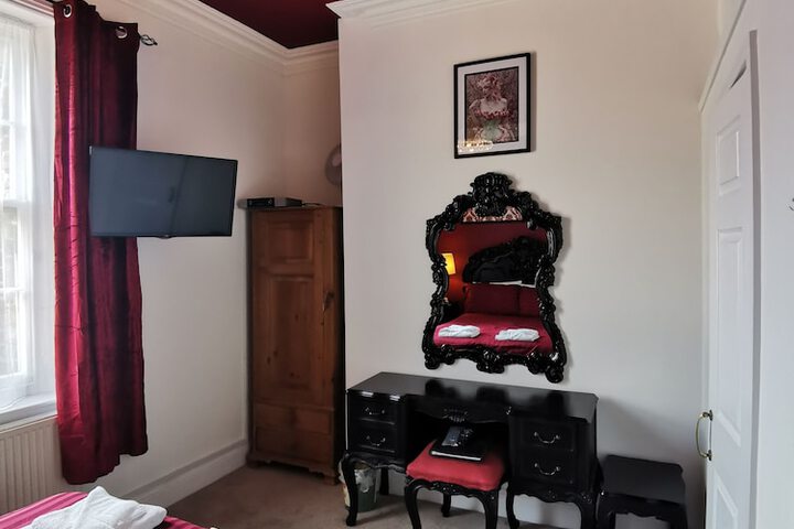 Room 5 of 28