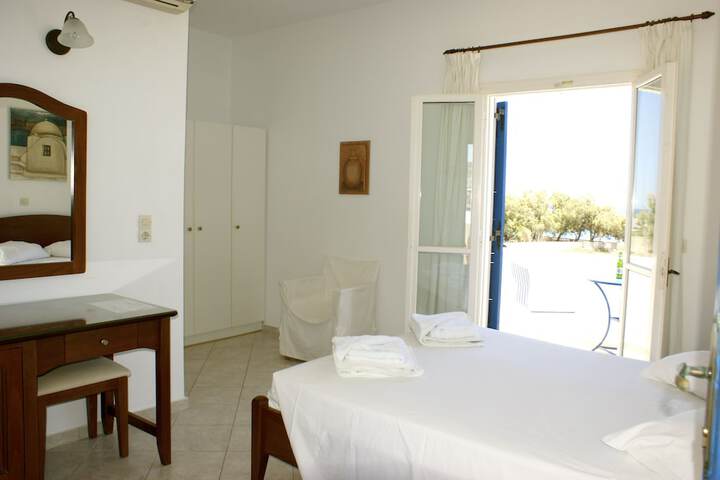 Room 4 of 28