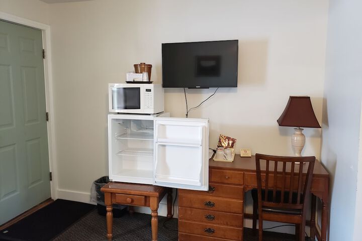 Basic Room 2 Double Beds (1 of 3)