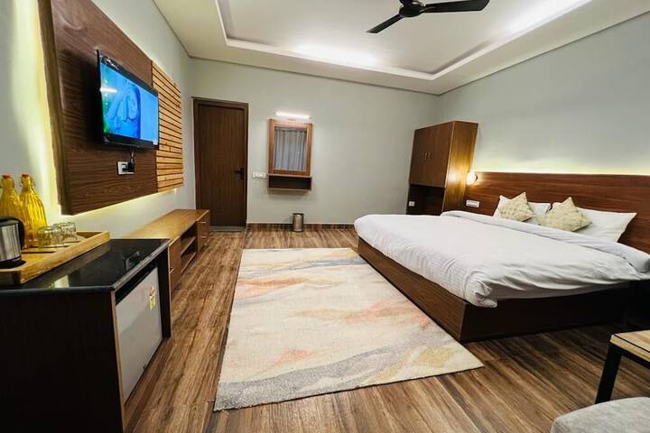 Room 5 of 17
