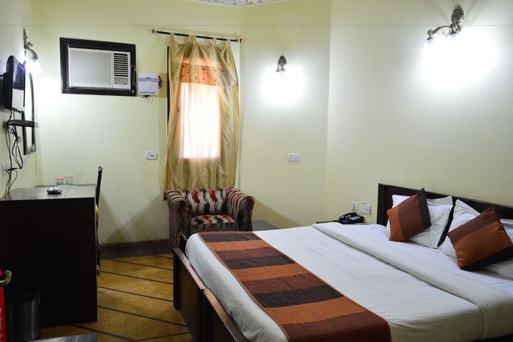 Room 12 of 44