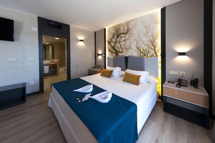 Room 4 of 65