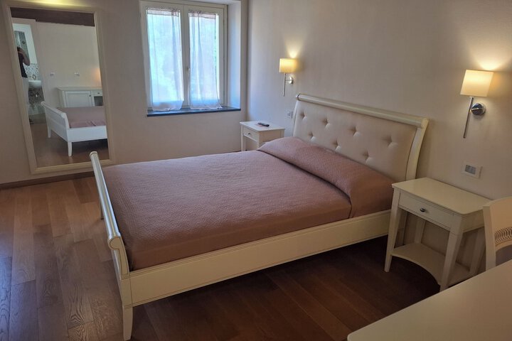 Room 27 of 84