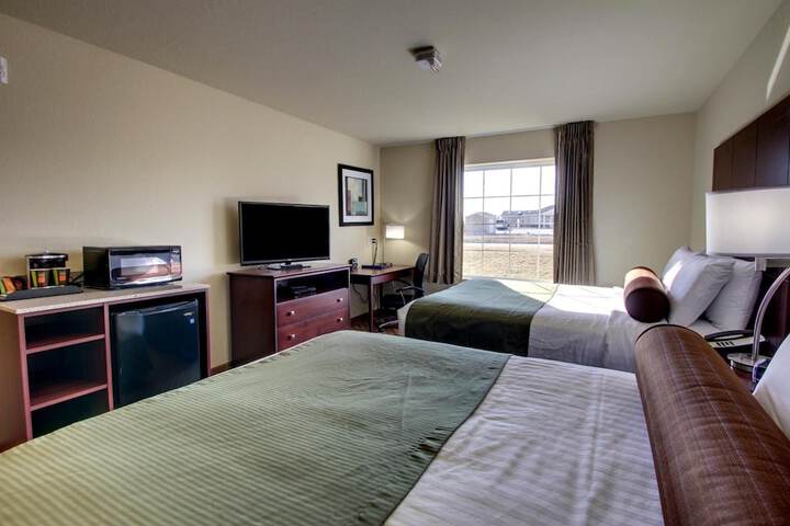 2 Queen Beds (5 of 12)