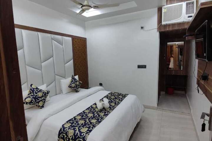 Room 11 of 48