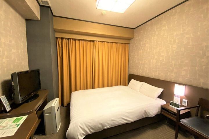 Room 7 of 83
