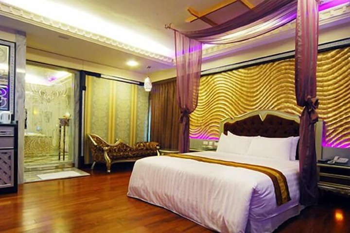 Room 9 of 23