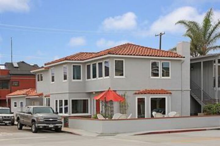 Photo of W Bay Ave 68215 by RedAwning