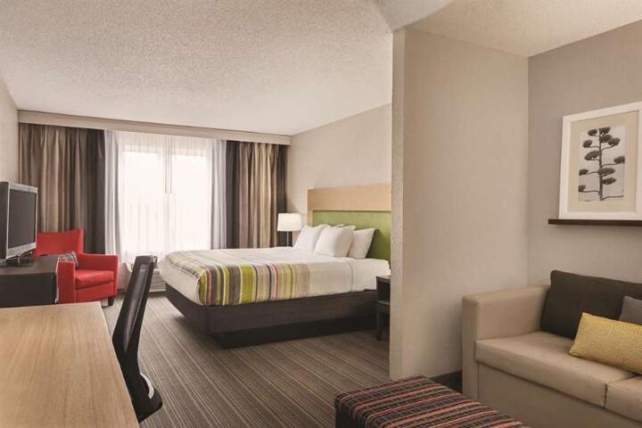 1 King Bed Accessible (8 of 8)