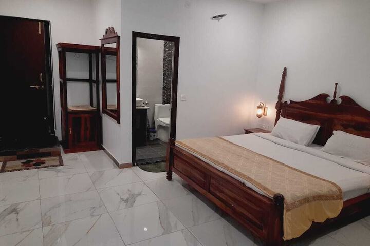 Room 28 of 39