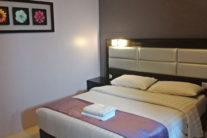 Room 9 of 30