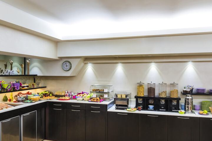 Breakfast area