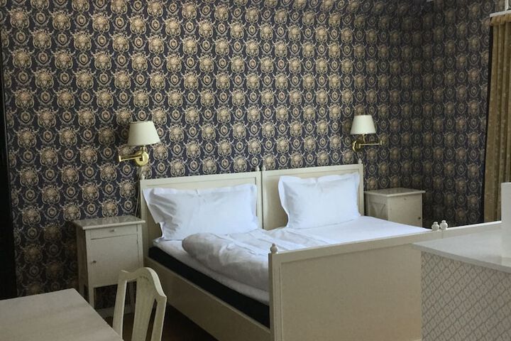 Room 12 of 38