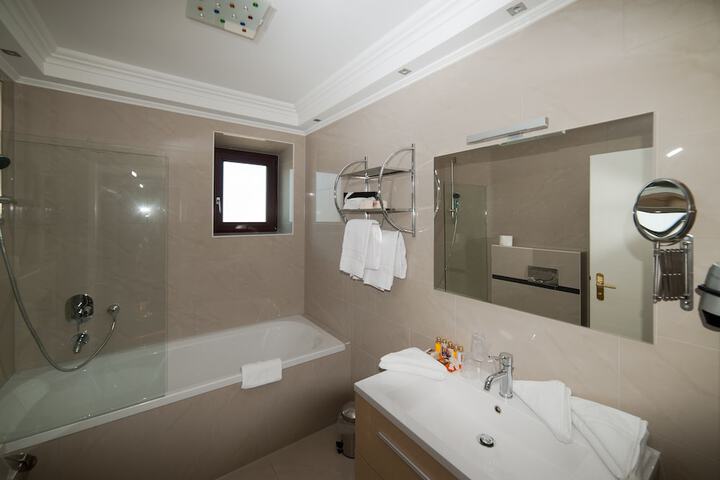Room 40 of 73