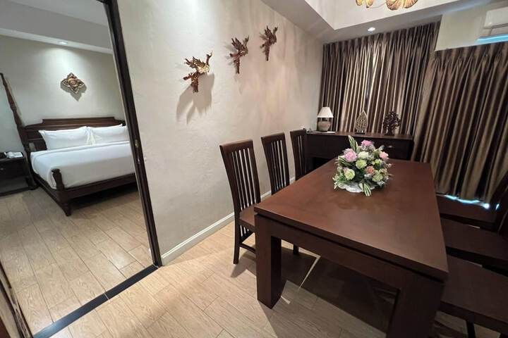 Room 6 of 53