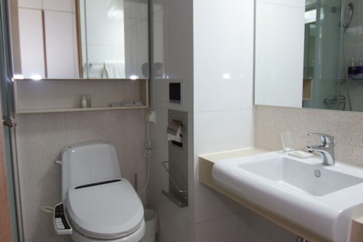 Room 12 of 20