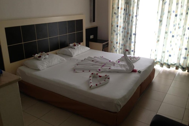 Room 8 of 33