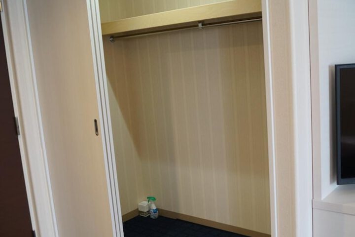 Room 9 of 47