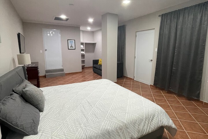 Room 6 of 25