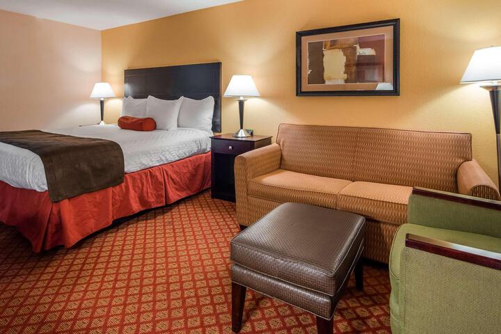 1 King Bed Microwave and Refrigerator WiFi Full Breakfast (2 of 7)