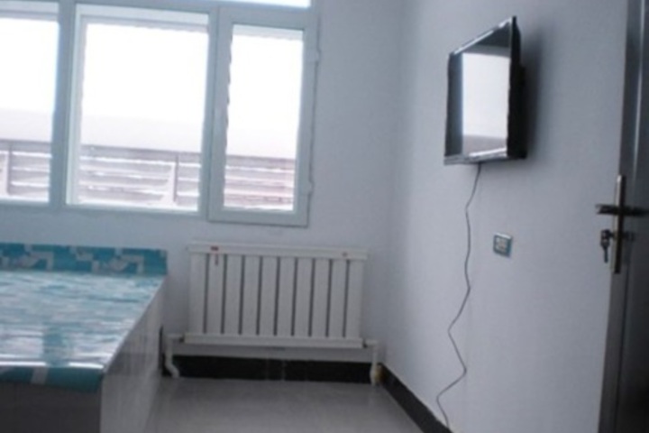 Room 2 of 8