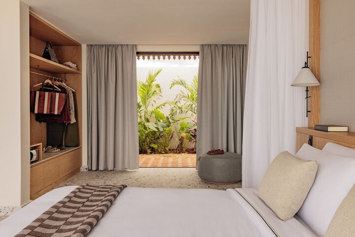 Room 72 of 181