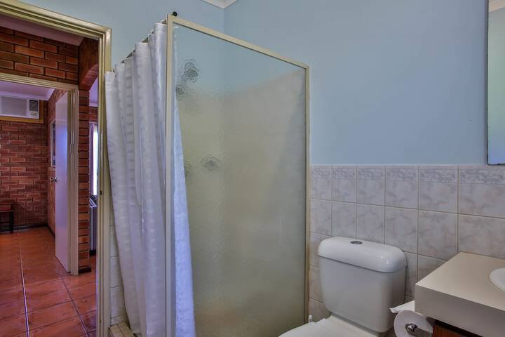 Room 16 of 38