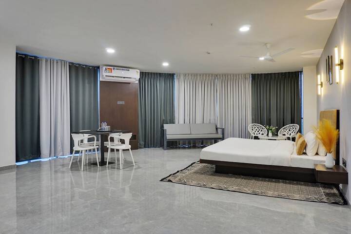 Room 8 of 28