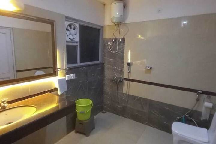 Room 9 of 22
