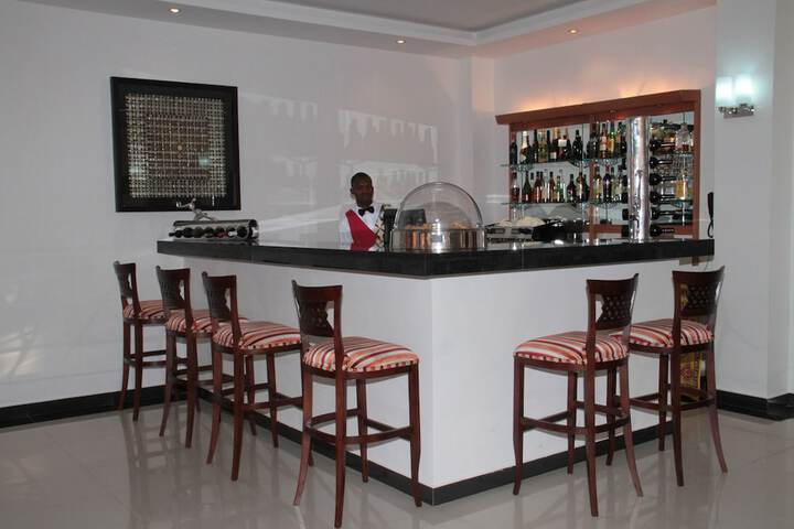 Lounge 10 of 14