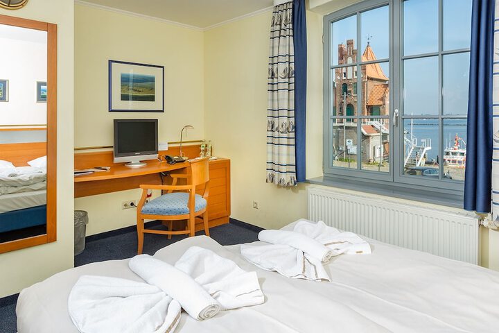 Room 5 of 37