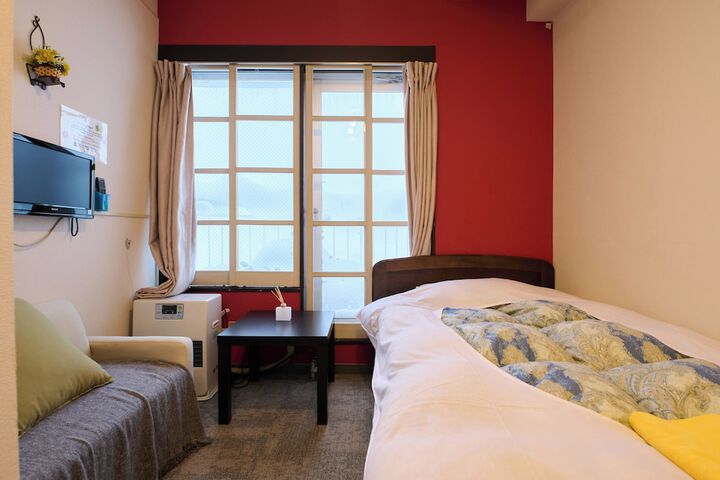 Room 13 of 93