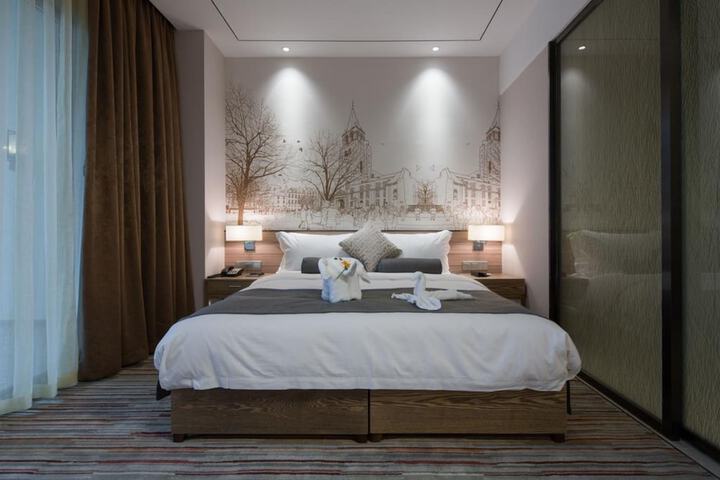 Room 15 of 19