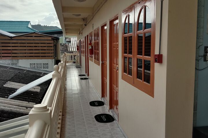 Room 33 of 61