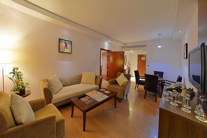 Room 9 of 36