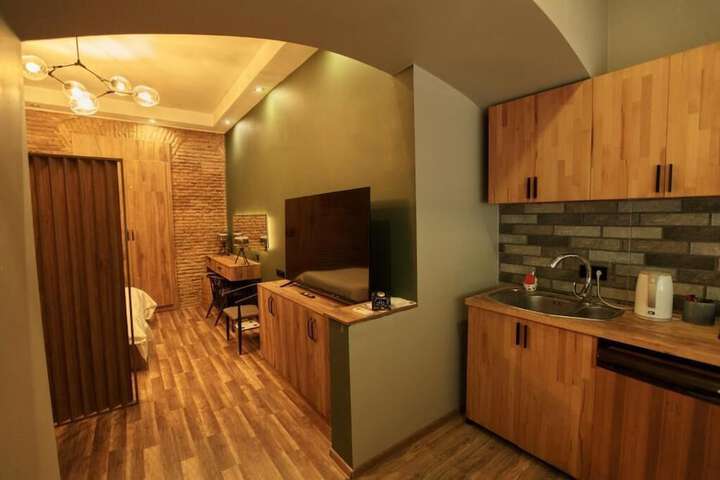 Room 102 of 131