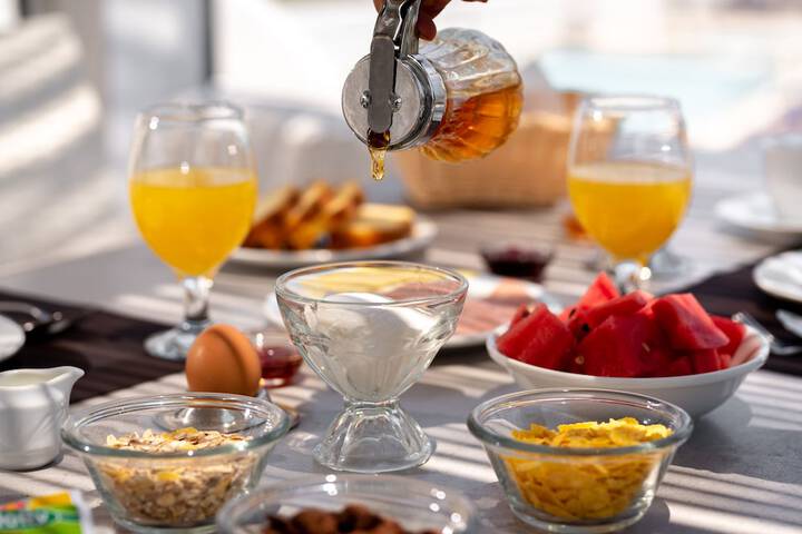 Breakfast/Coffee Service 80 of 84